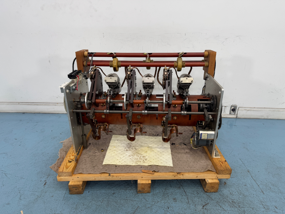 Image of Three Phase Air-Insulated Load Break Switch